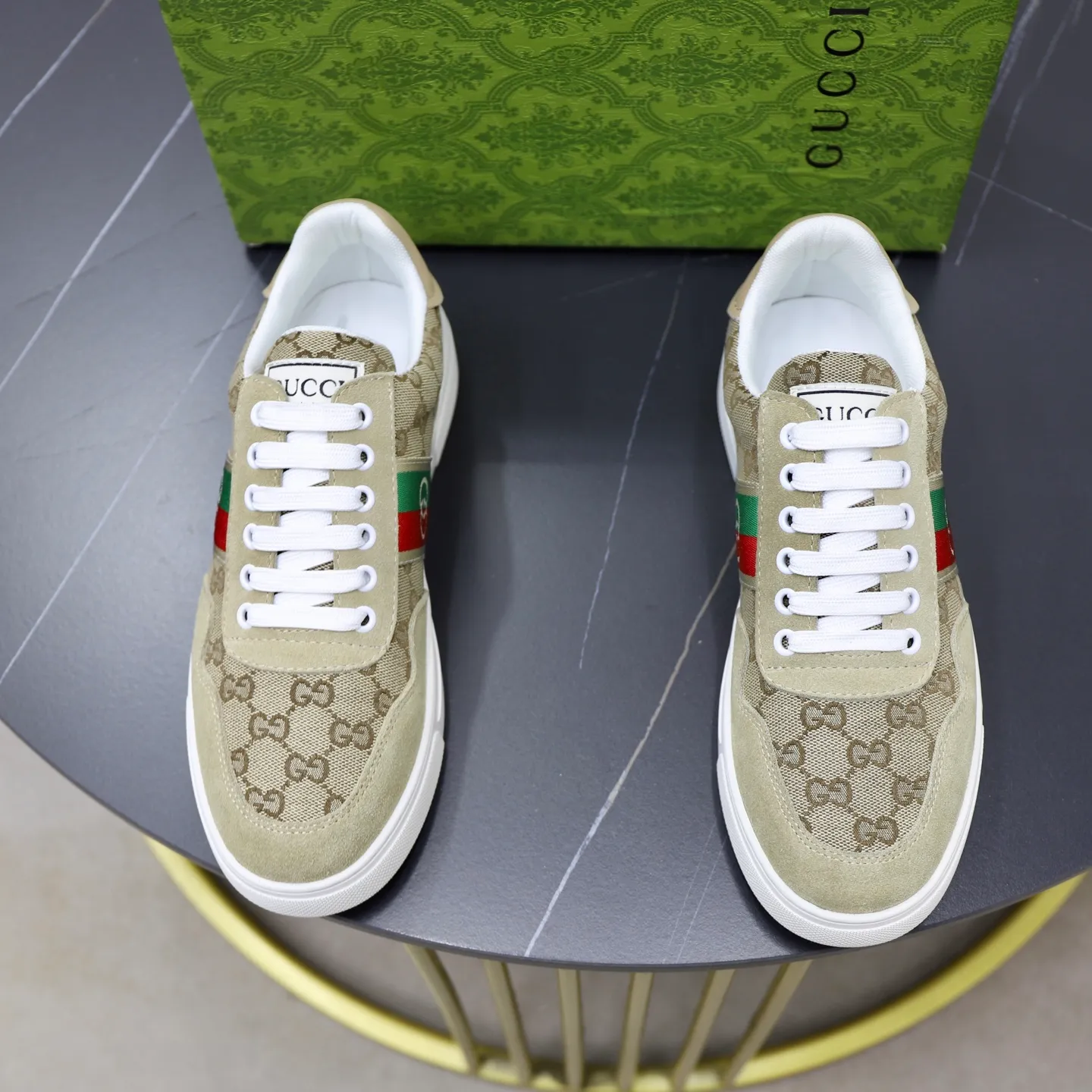 Men's men's shoes 💰440💰🙅‍♂️🙅‍♂️🙅‍♂️ Brand: Gucci GUCCi Standard code: 38-44 (45 customized) Grade: Same as the official website Material: Original material splicing Comfortable and breathable sheepskin lining Lightweight and wear-resistant sports outsole Style category: Men's fashion casual shoes Running sports shoes Distinguished luxury brand elements Top luxury color: actual picture color